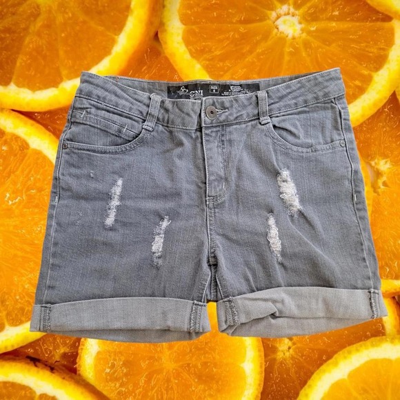 C.N.I Gray Distressed Roll Up‎ Shorts Size 8 - Picture 4 of 5